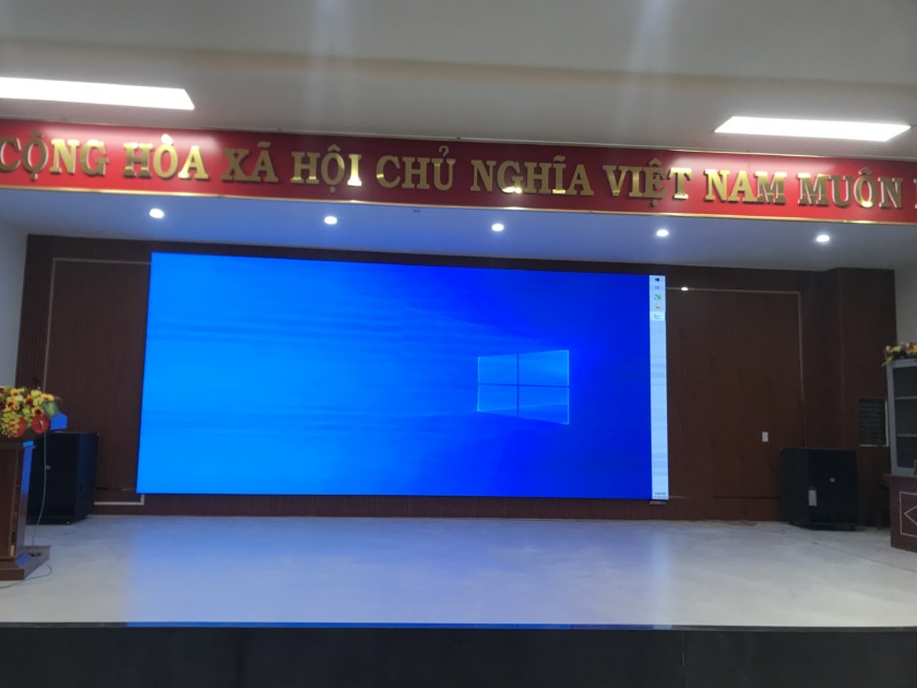 Hoàn thiện tấm ốp nano và lam sóng 