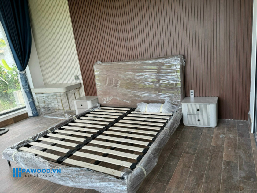 thi công trang trí vách giường bằng tấm ốp lam sóng hobiwood